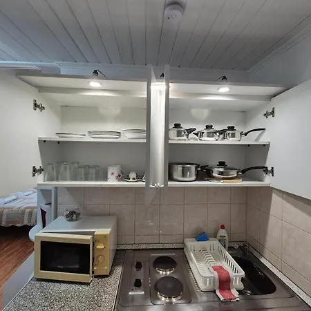 Roxanna Apartment *